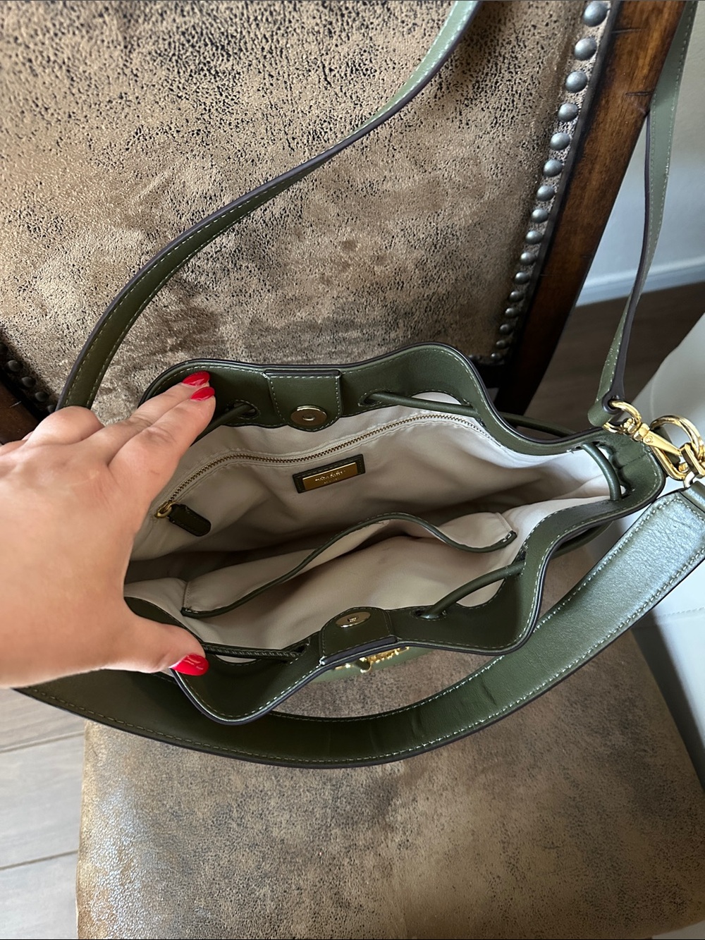 Lauren Ralph Lauren Green Leather Drawstring Bucket Shoulder Bag Gold Hardware - Picture 7 of 15